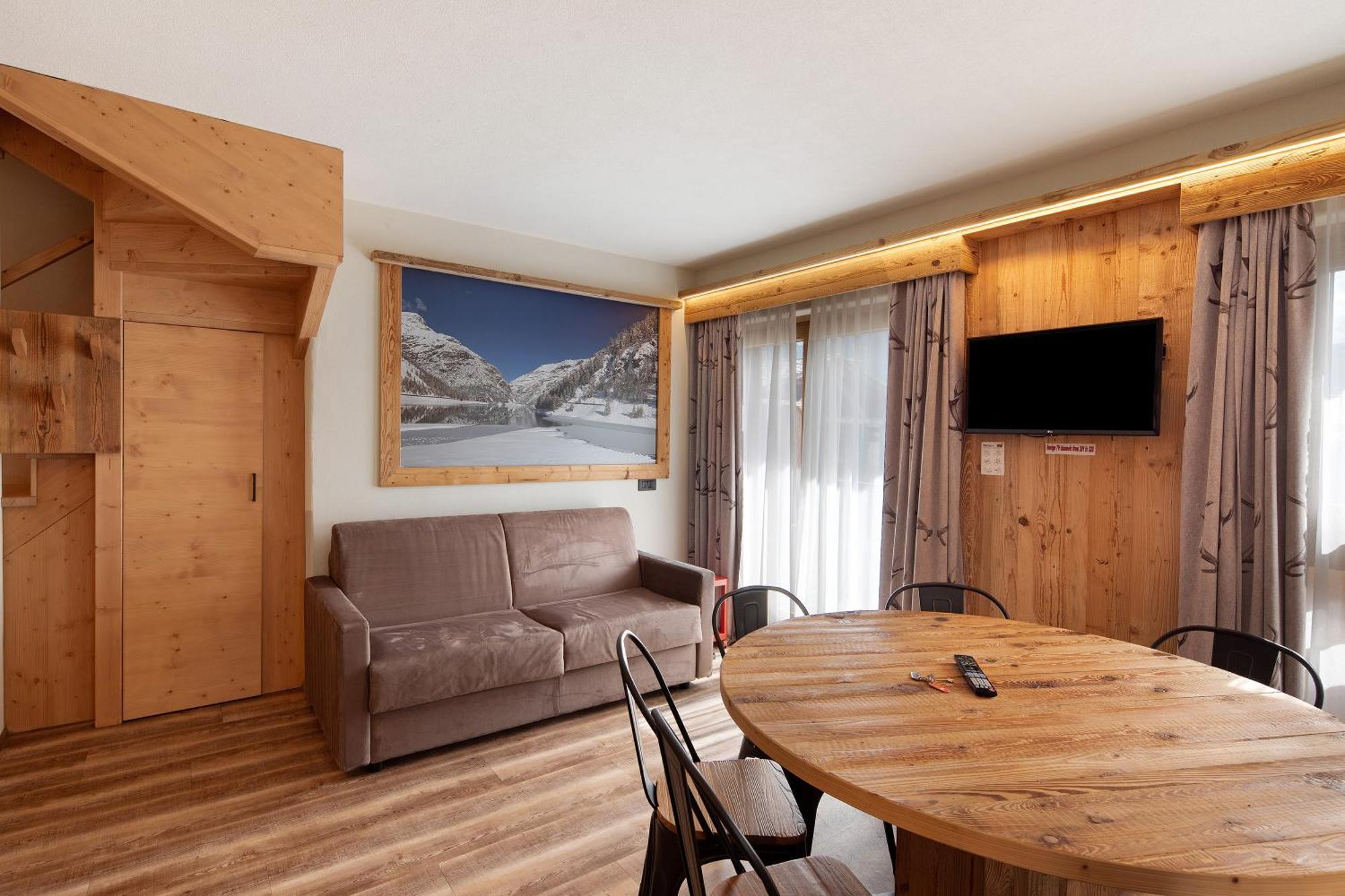 Leur Gusja Golp Quadrilocale Apartment